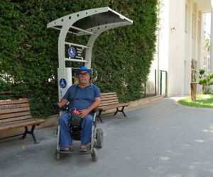 Büyükşehir belediyesi 5 noktaya akülü tekerlekli sandalye şarj istasyonu kurdu