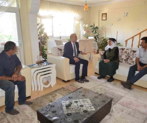 Ardahan Valisi Çiçek’in ilk ziyareti şehit ailesi