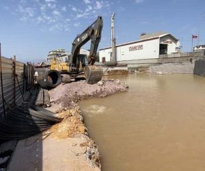 Ataşehir’de inşaat sırasında su borusu patladı