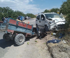 Elazığ’da römorklu çapa makinesi ile hafif ticari araç çarpıştı: 2 yaralı