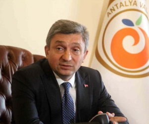 Antalya Valisi Şahin göreve başladı, ayağının tozuyla deprem tedbirlerine dikkat çekti