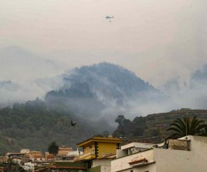 İspanya’nın Tenerife Adası yangınlarla boğuşuyor: 26 bin kişi tahliye edildi