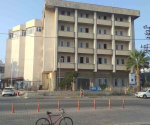 Kaçak olduğu iddia edilen eski PTT binasının ne zaman yıkılacağı merak konusu oldu