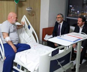 Bakan Işıkhan, Memur-Sen Genel Başkan Yardımcısı Tonbul’u hastanede ziyaret etti