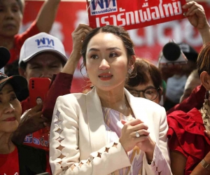 Tayland’da 15 yıl sonra ülkesine dönen eski başbakan Thaksin, karakola götürüldü