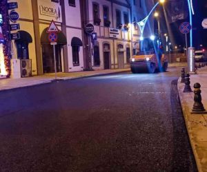 Alemdar Caddesinde gece yarısı asfaltlama