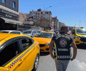 Kadıköy’de emniyet kemeri takmayan taksi şoförlerine ceza yağdı