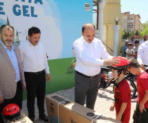 Güle Oynaya Camiye Gel Projesi’nde bisiklet dağıtımı başladı