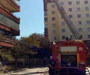 Ankara’da bir evde patlayan piknik tüpü yangına neden oldu