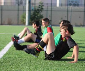 Eskişehirspor Fabrika Futbol Okulu’nda antrenmanlar devam ediyor