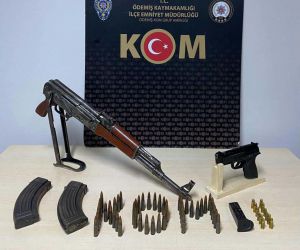 İzmir’de yasa dışı silah ticareti operasyonu