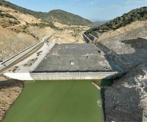 Sarıçay Barajı’nda gövde dolgusunun 368 bin metreküpü tamamlandı