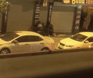 Çuvalla gelip girdikleri kuyumcu dükkanından kilolarca altın çalan hırsızlar kamerada