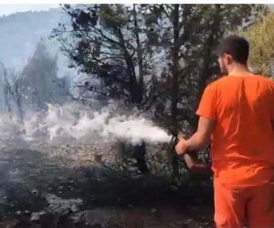 Antalya’da bozuk ormanlık alanda yangın