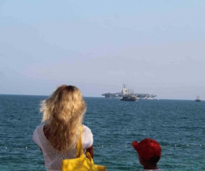 ABD uçak gemisi Antalya’ya demirledi