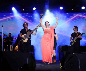 Zara ve Uğur Aslan’dan yağmur altında müzik ziyafeti
