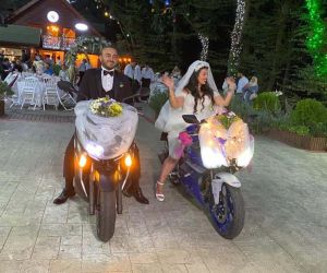 Sarıyer’de bir kır düğünü yapan çift nikaha motosiklet geldi