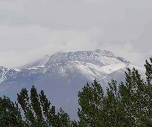 Ağustos ayında Süphan Dağı’nın zirvesine kar yağdı