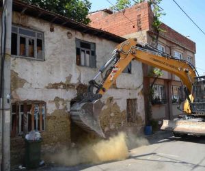 Metruk binalar yıkılıyor Karacabey’in çehresi değişiyor