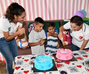 Osmaniye Belediyesi’nden Nahide ve Umut kardeşlere, doğum günü sürprizi