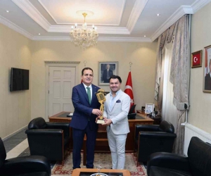 Muğla Valisi Akbıyık’a ’Alkışı Hak Eden Vali’ ödülü