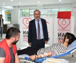 Amasya Belediyesi çalışanlarından Kızılay’a kan bağışı