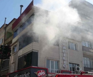 Bafra’da ofis yangını korkuttu