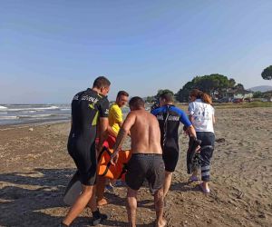 Samsun’da 7 kişi boğulma tehlikesi geçirdi, uyarılar peş peşe geldi