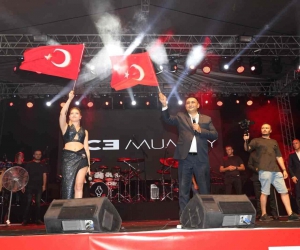 Toroslar’da Zafer Bayramı düzenlenen konserlerle coşkuyla kutlandı