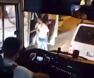 Bursada garip kavga...Boş olan trafikte yol için kavga ettiler