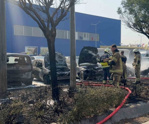 Bursa’da AVM otoparkında yangın: 6 araç kül oldu