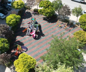 İnegöl’de eski parklar baştan sona yenilendi