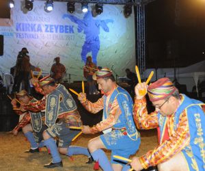 Seyitgazi’de 1’inci Uluslararası Zeybek Festivali heyecanla başladı