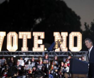 Görevden alınması için referandum yapılan Kaliforniya Valisi Newsom göreve devam edecek