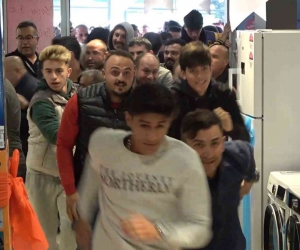 İndirimi duyanlar akın etti: Vatandaşın cep telefonu izdihamı
