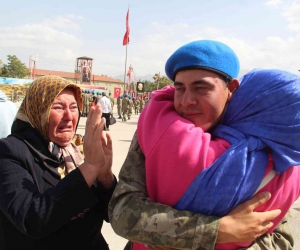 Komandoların, aileleriyle kavuşma anı duygulandırdı