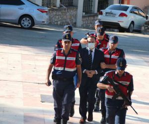 Görevden alınan CHP’li Semih Şahin’in 12 yıla kadar hapis talebiyle yargılandığı davanın ilk duruşması görüldü