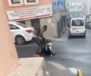 Fatih’te yabancı uyrukluların kavga anları kamerada