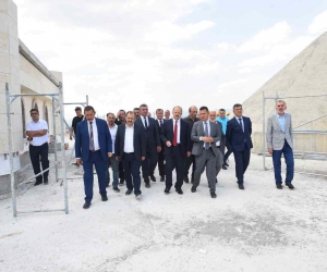 Yarım kalan üniversite camisinde çalışmalara yeniden başlandı