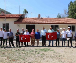 Kadın muhtar istedi, liseliler en uzak mesafedeki köy okulunu restore etti