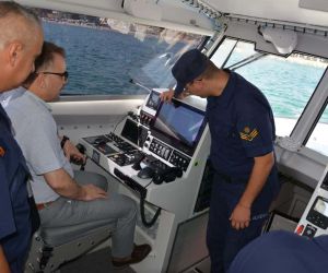 Kaymakam Odabaş’tan Sahil Güvenlik Akçay Kolluk Destek Tim Komutanlığına ziyaret