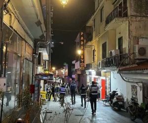 Polis ekiplerinden Kuşadası Barlar Sokağı’na şok baskın