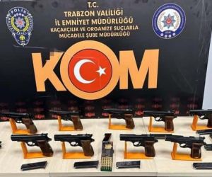 Trabzon’da araç içinde 11 ruhsatsız tabanca ele geçirildi