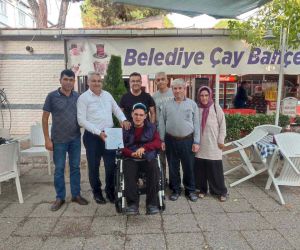 Yardımsever Gördesliler’den engelliye akülü sandalye