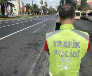 Fatih’te yayalara yol vermeyen sürücüler dron ile tespit edildi