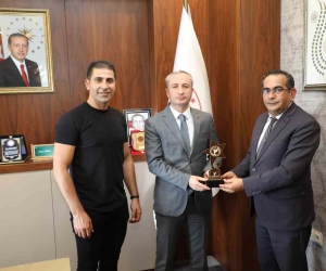 Ağrı İl Milli Eğitim Müdürüne Halk Oyunlarından Plaket