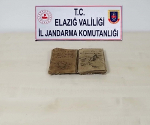 Jandarma alıcı kılığına girdi, Elazığ’da Roma döneminden kalma kitap ele geçirildi