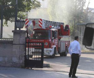 Kayseri’de fabrika hurdalığında çıkan yangın söndürüldü