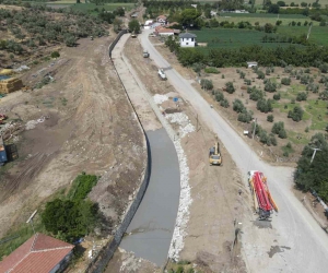 Tahrip olan Güdüşlü Deresi’nin bakımı yapılıyor