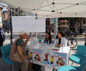 Kastamonu’da “Halk Sağlığı Sokağı” kuruldu, vatandaşlara ücretsiz sağlık testleri yapıldı